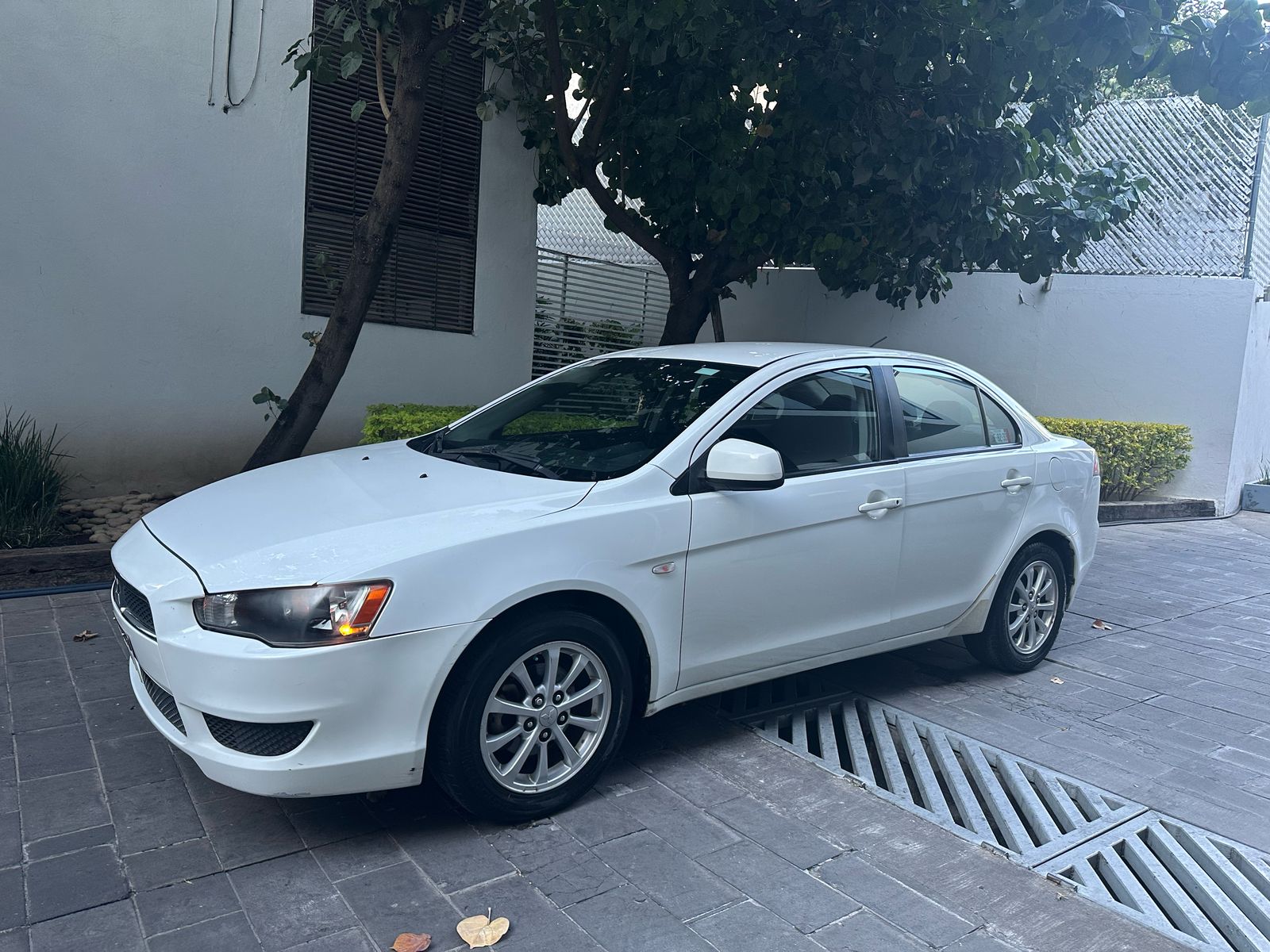 
								Mitsubishi Lancer 2011 full									