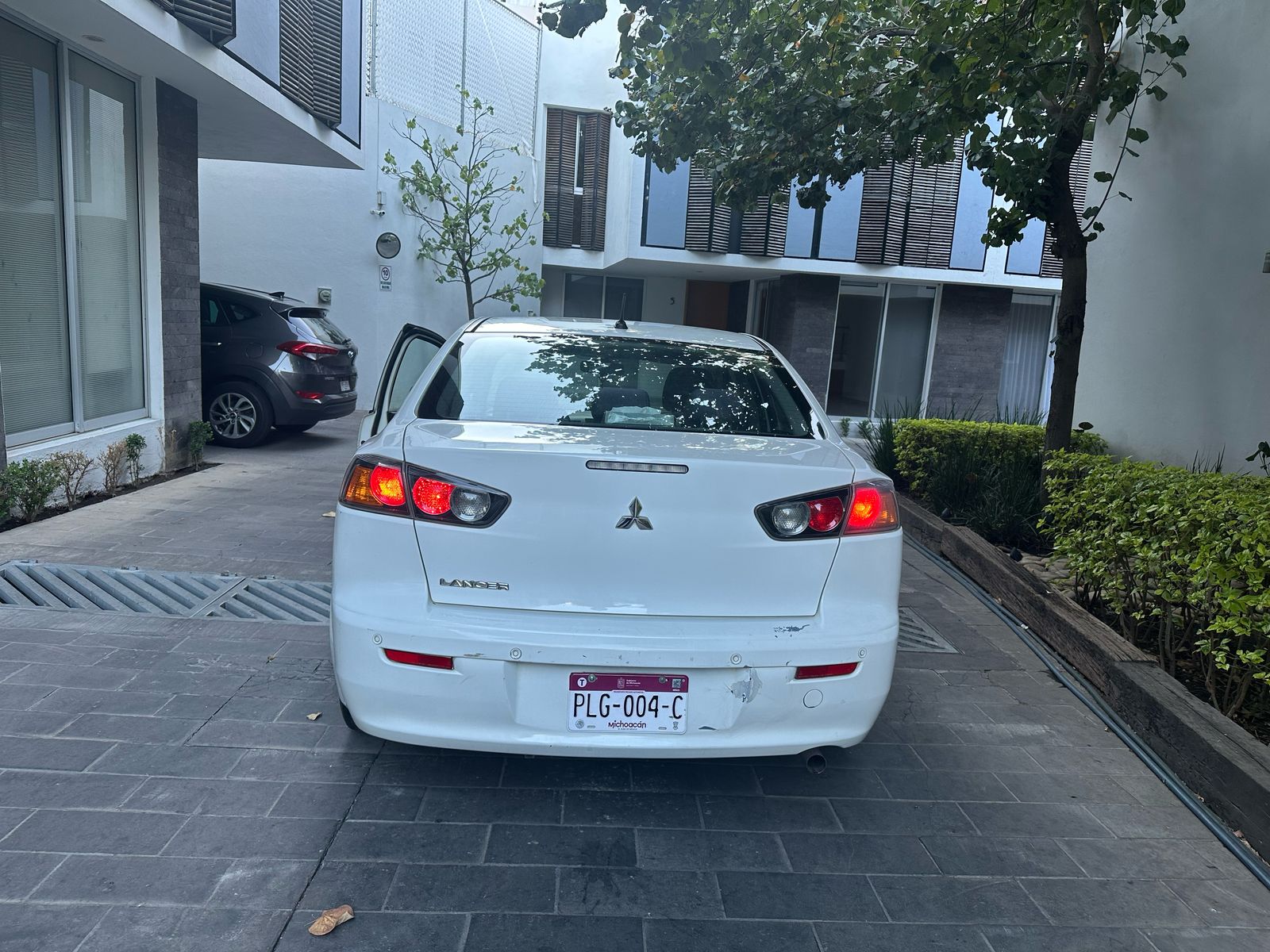 
								Mitsubishi Lancer 2011 full									