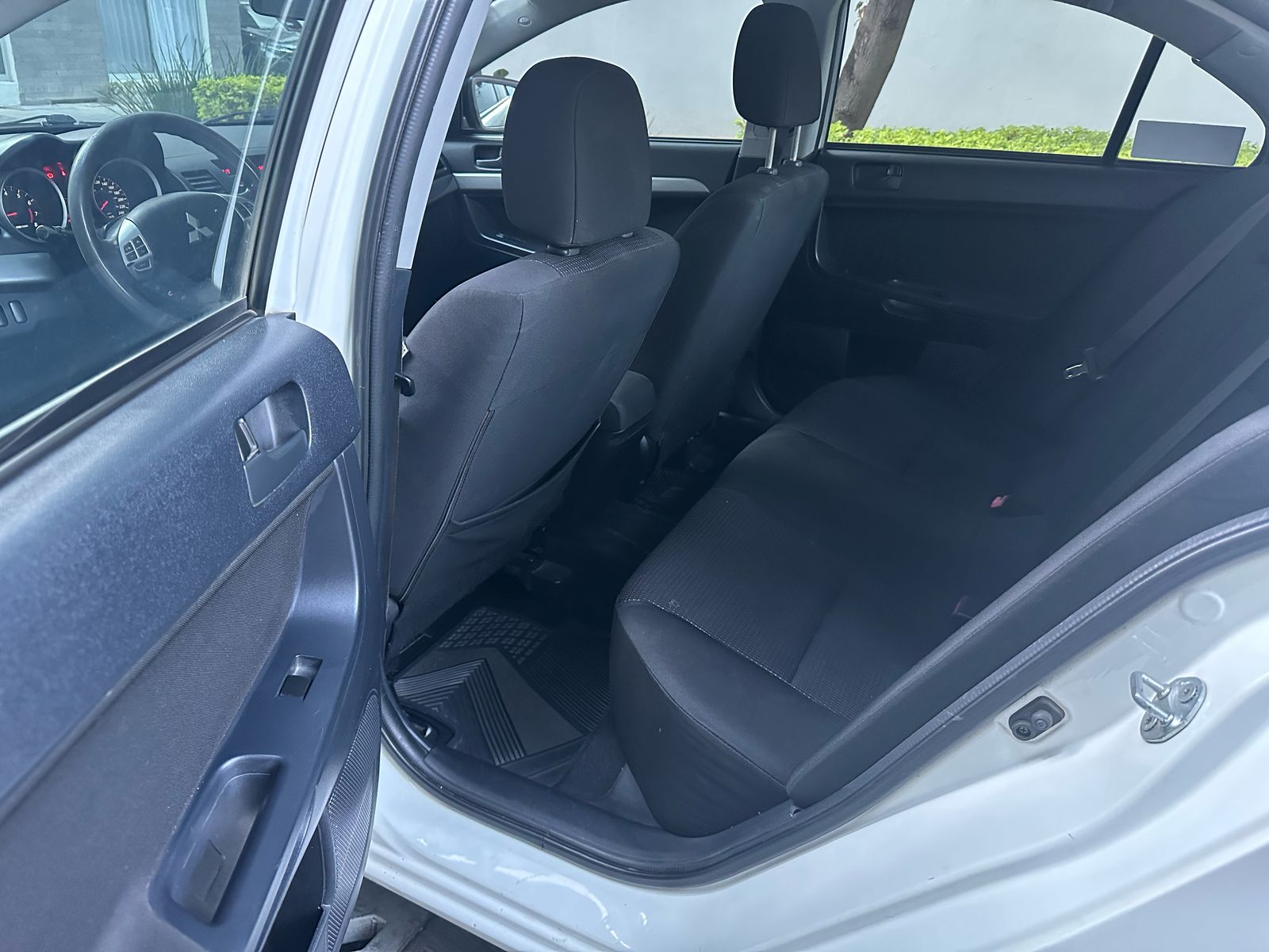 
								Mitsubishi Lancer 2011 full									