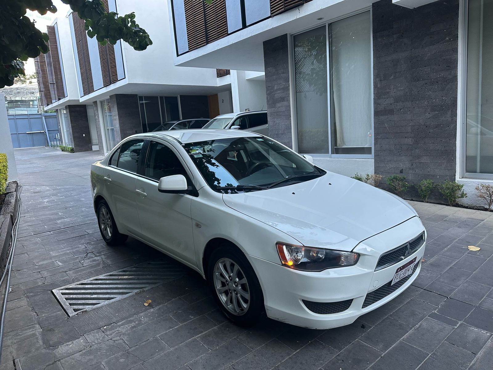 
								Mitsubishi Lancer 2011 full									