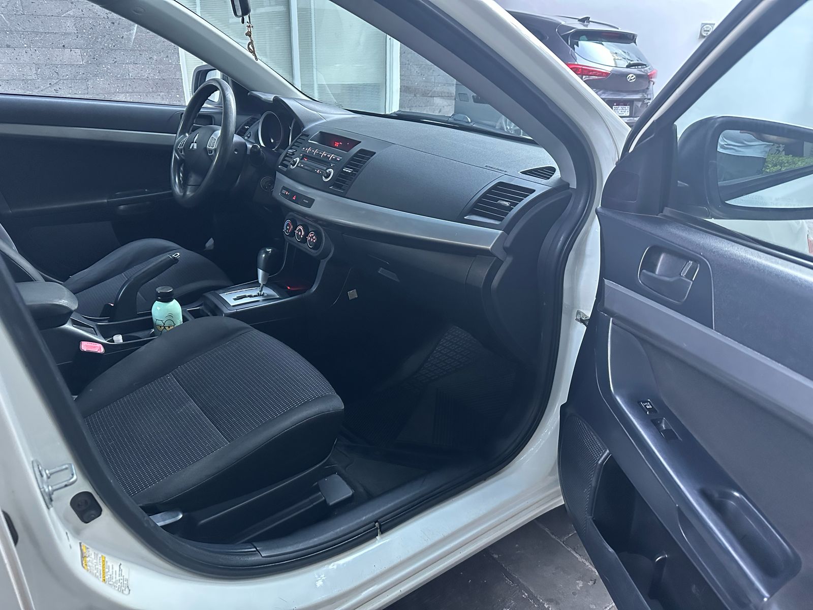 
								Mitsubishi Lancer 2011 full									